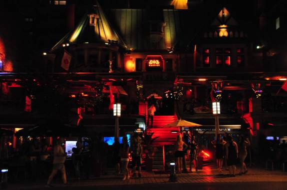 Agitação noturna na cidade de Quebeq, no Canadá